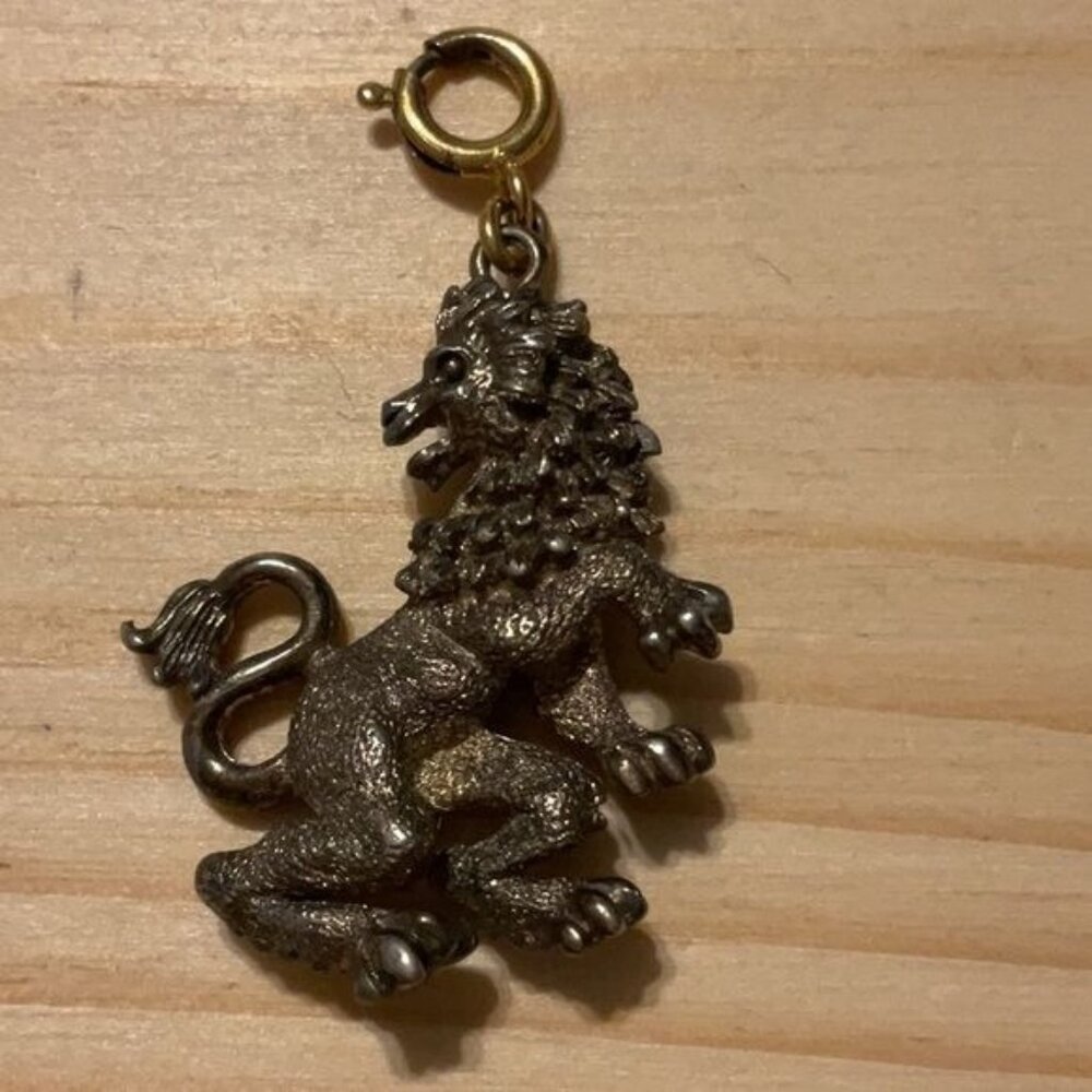 Metal Pendant Charm Zodiac Leo July August Sun Spirit Bold Bright Lion